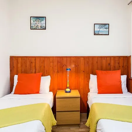 Cheerful Flat